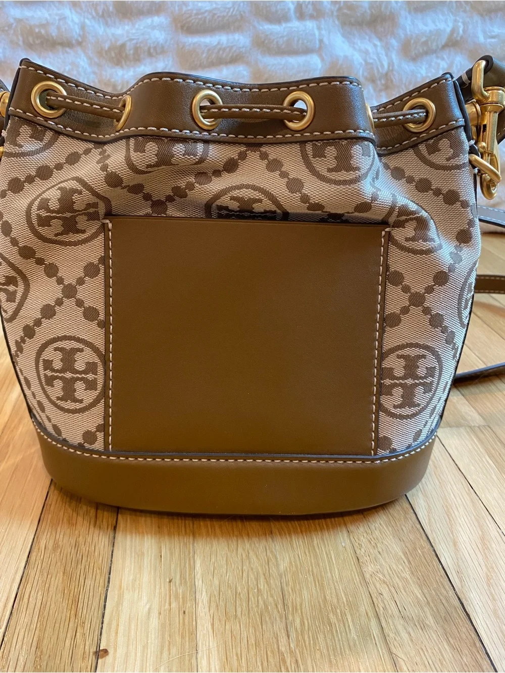 Tory Burch Brown and Cream Logo Drawstring Bucket Shoulder Bag